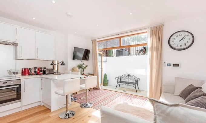 Parsons Green and Walham Apartment | 2 Bed - Fulham Broadway - Garden - Pets Allowed