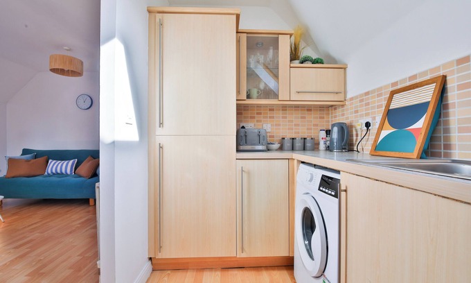 Barry House | 2 Bed House Near Beach with Free Parking