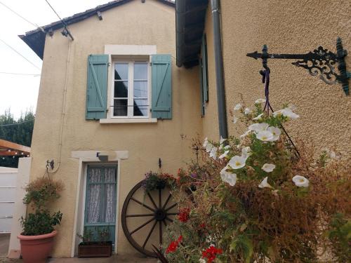 Confolens House | 2 Bed House with Mountain View Garden and Bbq