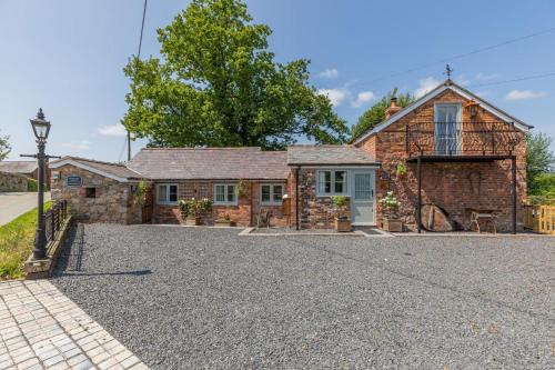 Llanymynech House | 2 Bed in Carreghofa oc-t32530
