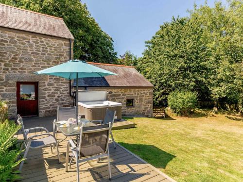 Stenalees House | 2 Bed in Fowey CHEST
