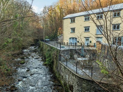 Gilwern House | 2 Bed in Gilwern 86615