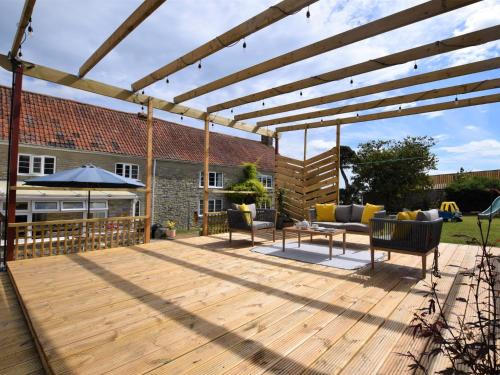 Bridgwater House | 2 Bed in Glastonbury MOORH