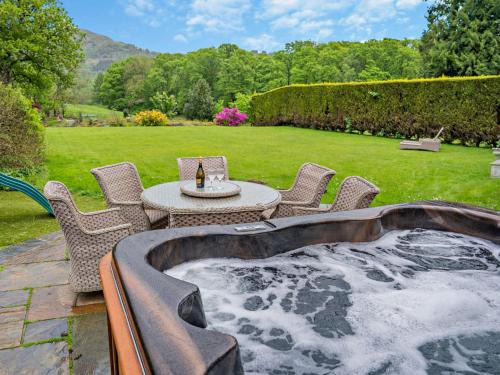 Lakeside House | 2 Bed in Lakeside 94926