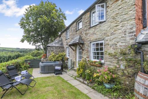 Liskeard House | 2 Bed in Liskeard oc-t32876
