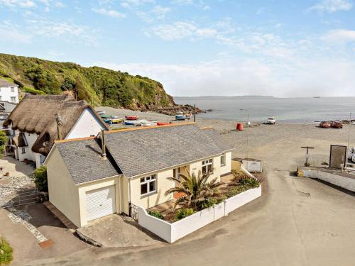 Helford Passage House | 2 bed in Porthallow LPEBB