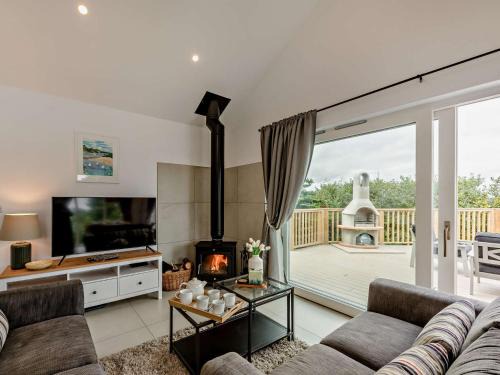 Paignton House | 2 Bed in Totnes 93062