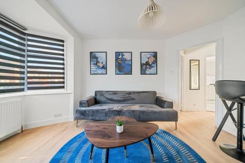 Hillingdon Apartment | 2 Bed Luxury Parking and Garden - Close to Heathrow