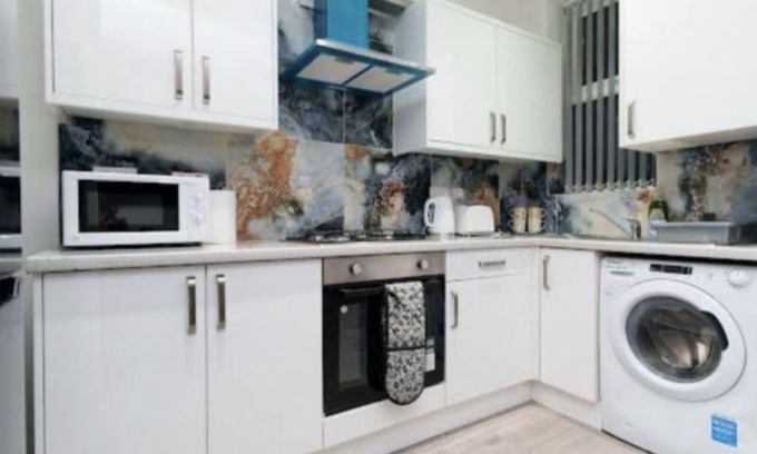 Harehills Apartment | 2 Bed-Modern-Apartment-Free Parking-Garden View