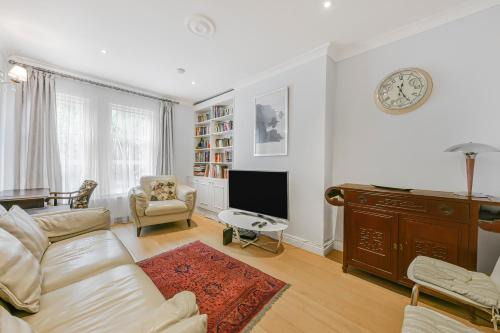 Shepherd's Bush Apartment | 2 bed room flat near Westfield, West London