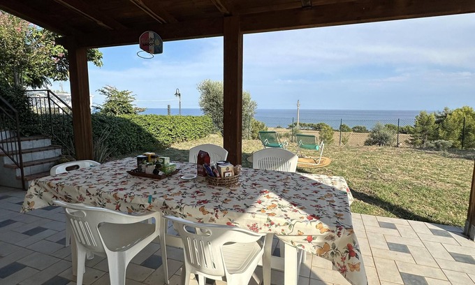 Amendolara Villa | 2 Bed Villa - Sleeps 4 - Pets - Garden - Parking