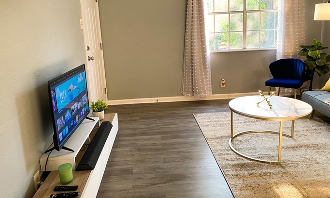 Knoxville Apartment | 2 bedroom/1 bath apartment. Top floor. 10 minutes from downtown Knoxville, TN.