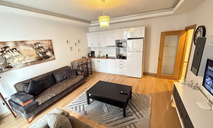 Esenyurt Apartment | 2 Bedroom 1 Living roombig apartment with AC, WiFi,Free Parking