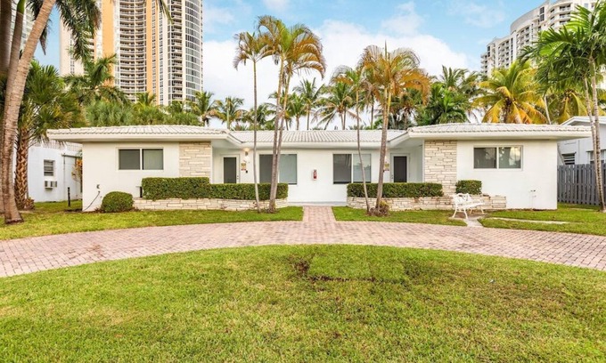 Sunny Isles Beach Ski Chalet | 2 Bedroom 2 Bath Beach 1 min Walk 3rd Night 100 OFF OCT NOV