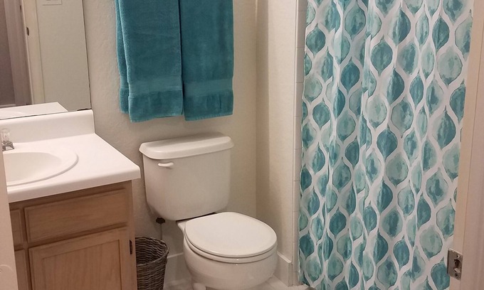 North Naples Condo | 2 Bedroom 2 Bath Condo Fully Furnished in North Naples Minutes From The Beach.