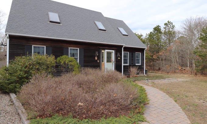 North Eastham House | 2 bedroom 2 bath one mile from beaches