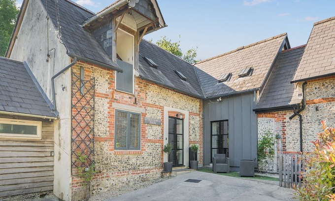 Blandford Forum Cottage | 2 bedroom accommodation in Milton Abbas, near Blandford Forum