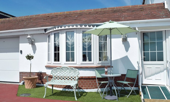 Clacton-on-Sea Cottage | 2 bedroom accommodation in Clacton-on-Sea