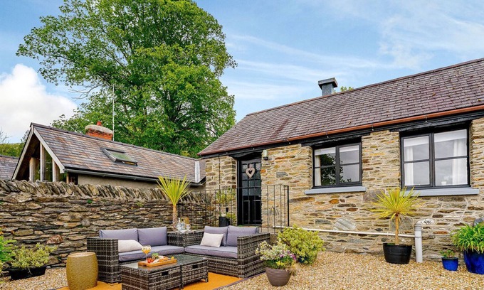 Eglwys-fach Cottage | 2 bedroom accommodation in Furnace, near Machynlleth
