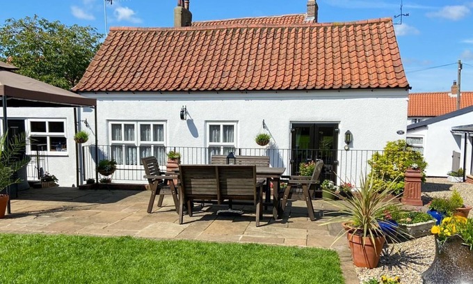 Folkton Cottage | 2 bedroom accommodation in Flixton, near Filey