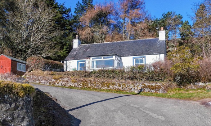 Helmsdale Cottage | 2 bedroom accommodation in Helmsdale, near Brora