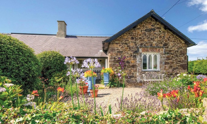 Llandwrog Cottage | 2 bedroom accommodation in Llandwrog