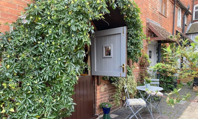 Alcester Cottage | 2 bedroom accommodation in Alcester