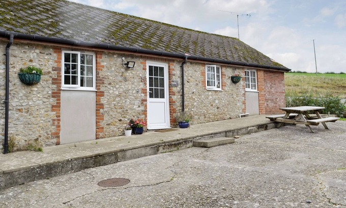 Bridport Cottage | 2 bedroom accommodation in Wootton Fitzpaine, near Charmouth
