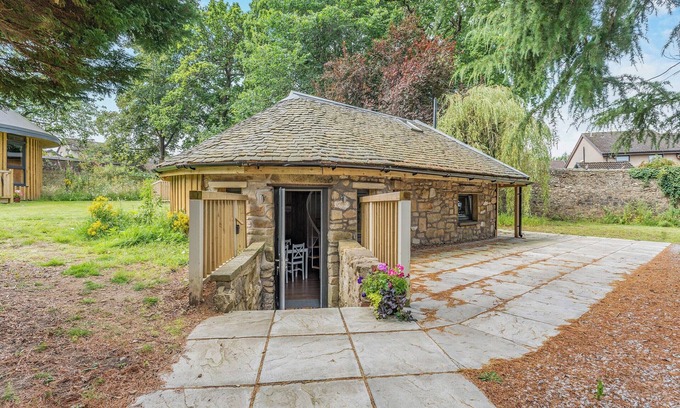 Polmont Cottage | 2 bedroom accommodation in Polmont, near Falkirk