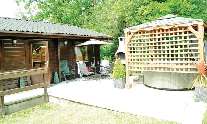 Ystradgynlais Cabin | 2 bedroom accommodation in Brecon Beacons National Park, Powys