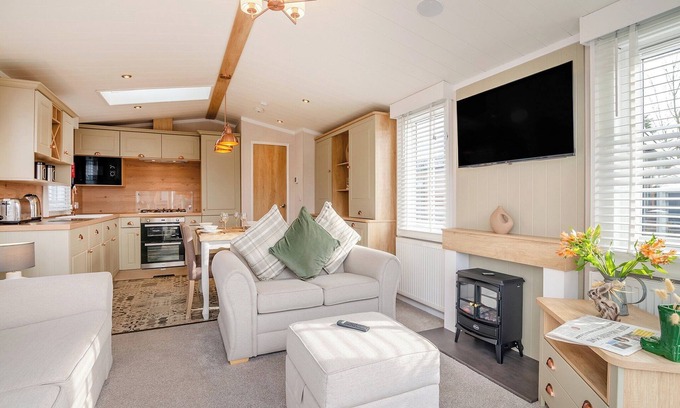 Arnold Ski Chalet | 2 bedroom accommodation in Skirlaugh, Nr Hull