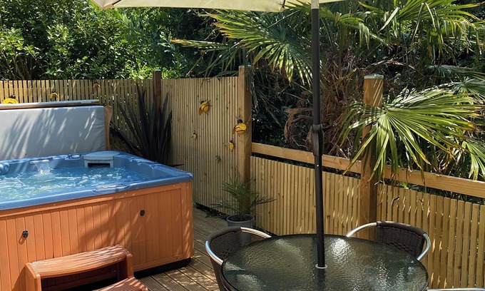 Bude Ski Chalet | 2 bedroom accommodation in Stratton, Bude