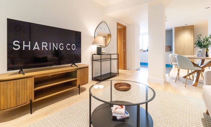 Nueva Espana Apartment | 2 bedroom apartment in La Castellana by Sharing Co.