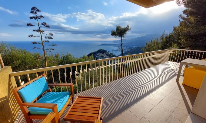 Mortola Superiore Apartment | 2-bedroom apartment, large terrace overlooking the Côte d'Azur