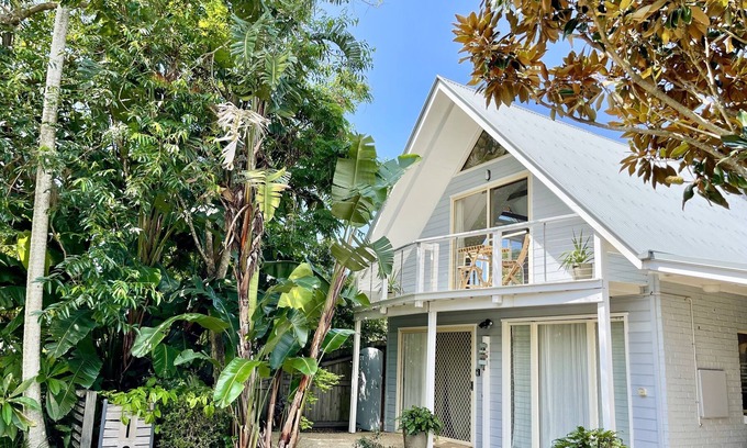 Suffolk Park Cottage | 2 Bedroom Beachside Cottage