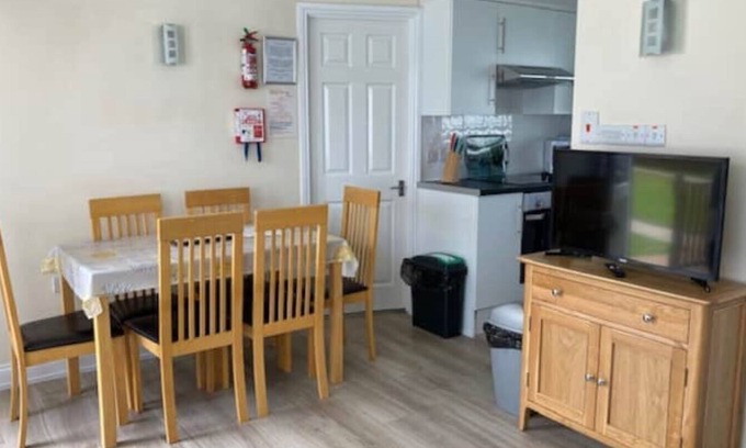 Westleigh Ski Chalet | 2 Bedroom Chalet, Family Friendly Holiday Park, A short Stroll from the Beach