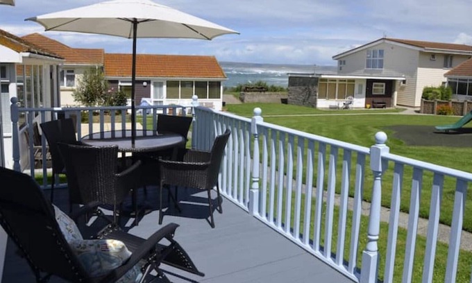 Westleigh Ski Chalet | 2 bedroom Chalet, Ideal for Families by the Sea