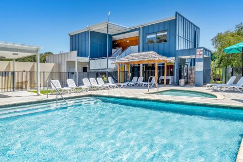 Preston Beach Apartment | 2-Bedroom Coastal Retreat