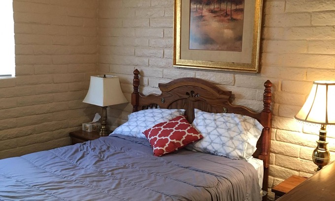 Glendale Condo | 2-bedroom condo with AC, WiFi in Glendale