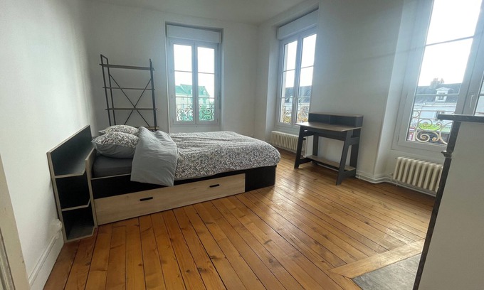 Ecommoy Apartment | 2-bedroom courtyard apartment sleeps 6