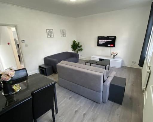 Highbury West Apartment | 2 Bedroom Flat in London