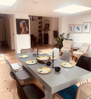 Coppetts Apartment | 2 bedroom flat with a garden