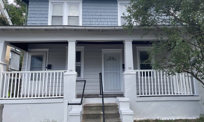 Sharon Hill Apartment | 2 Bedroom Fully Furnished, Pets Welcomed, W/D in unit, private parking,