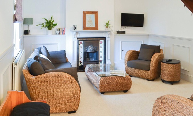 Newbiggin-by-the-Sea Cottage | 2 bedroom accommodation in Newbiggin-by-the-Sea, near Morpeth