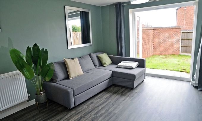 Forsbrook House | 2 Bedroom Home-Sleeps7,Fast Wifi,Near AltonTowers