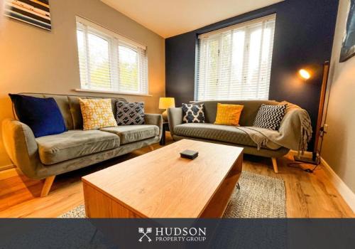 Shrewsbury House | 2 Bedroom Home near Theatre Severn with Parking