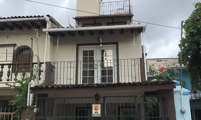 Lazaro Cardenas House | 2-bedroom house in charming Puerto Vallarta with WiFi, AC