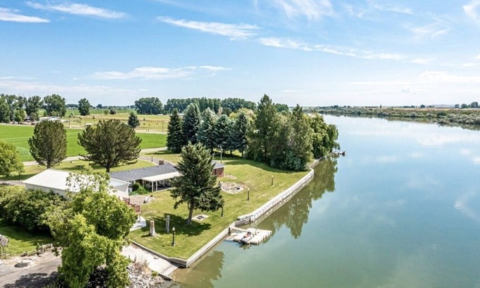 Elba House | 2 bedroom house overlooking Snake River