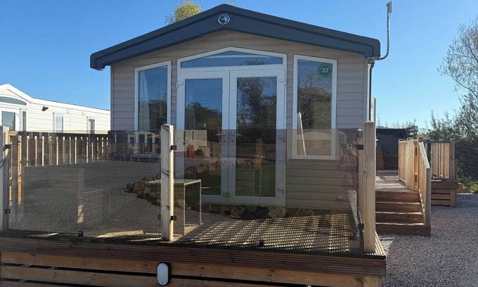 Freckleton Cabin | 2 bedroom lodge in Warton with hot tub