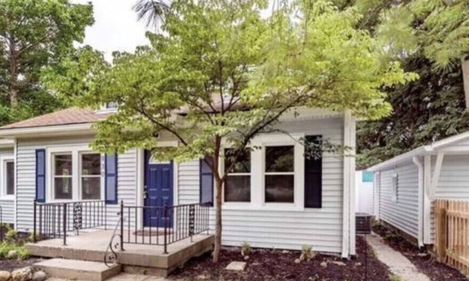 Meridian-Kessler House | 2 bedroom near Broadripple. 15 minutes from Downtown